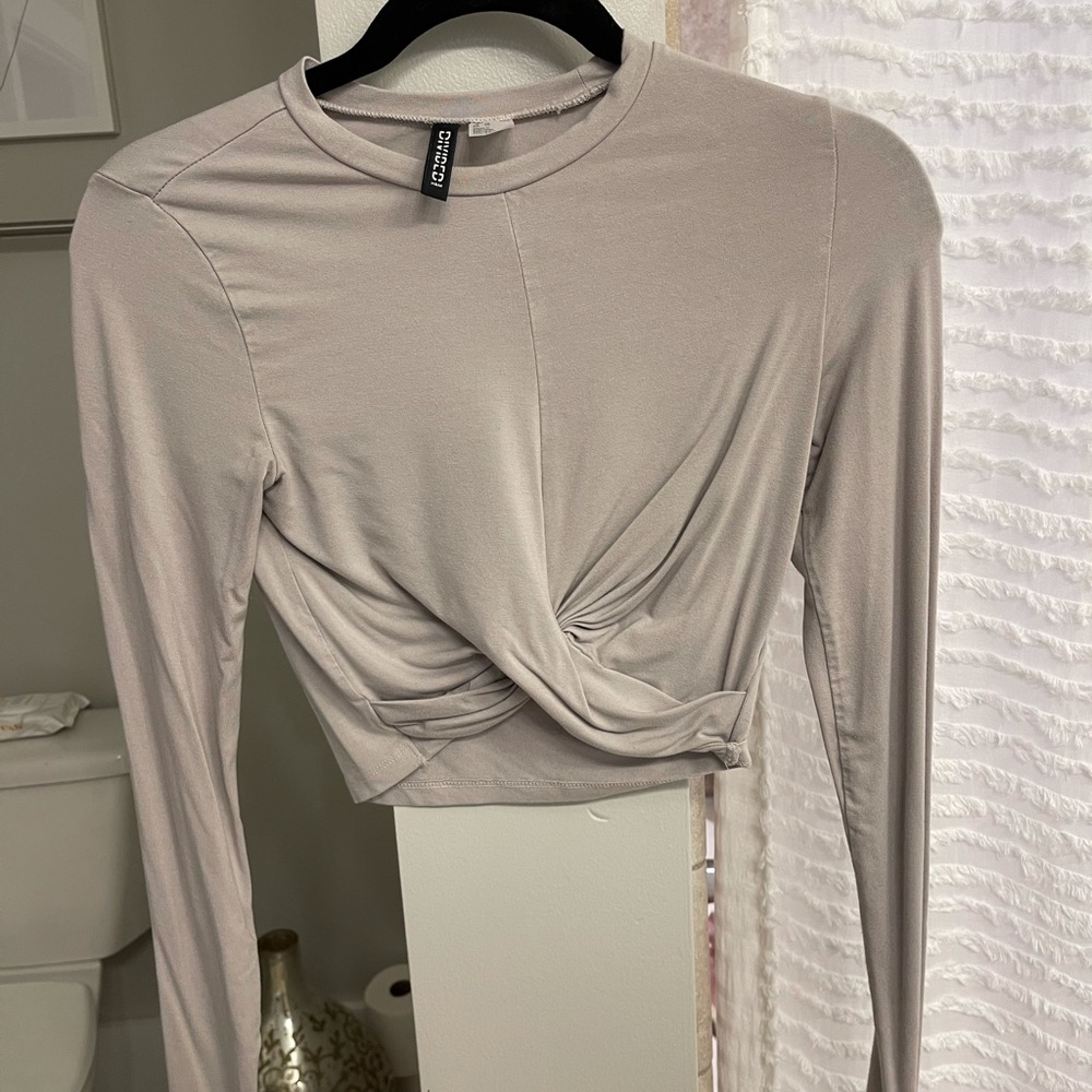 Gray criss cross longsleeve crop